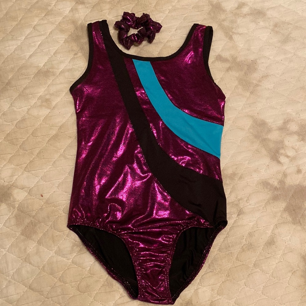 Size 7/8 leotard with matching scrunchy